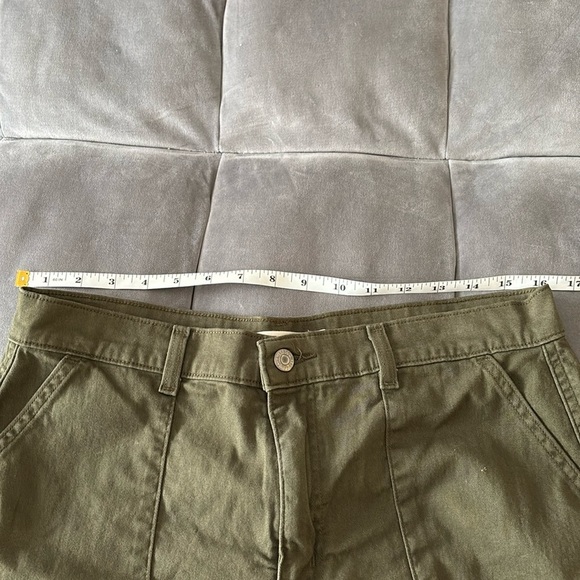 Levi Utility Olive Green Women's Shorts size 30 - Picture 3 of 7